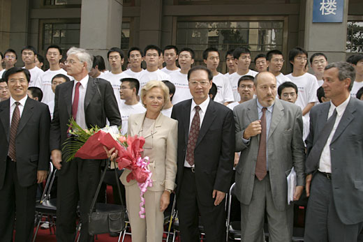 Inauguration de l'École Centrale de Pékin en 2005